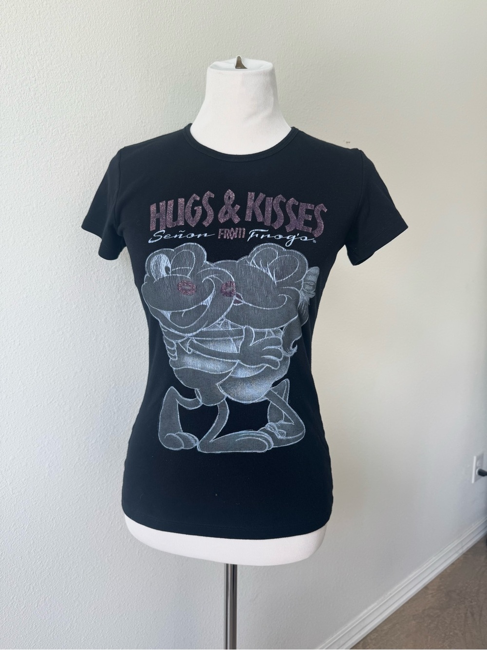 Señor Frogs Hugs & Kisses Black Graphic Tee